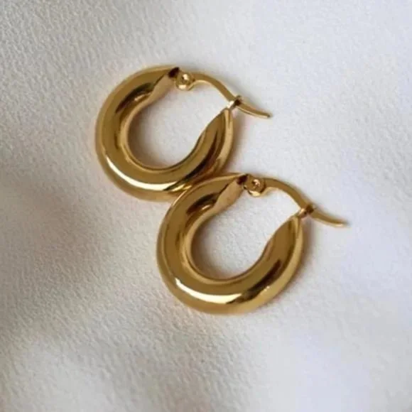 NEW 18K GOLD CHUNKY HOOP EARRINGS, NICE EARRINGS, CUTE EARRINGS. - Picture 3 of 4